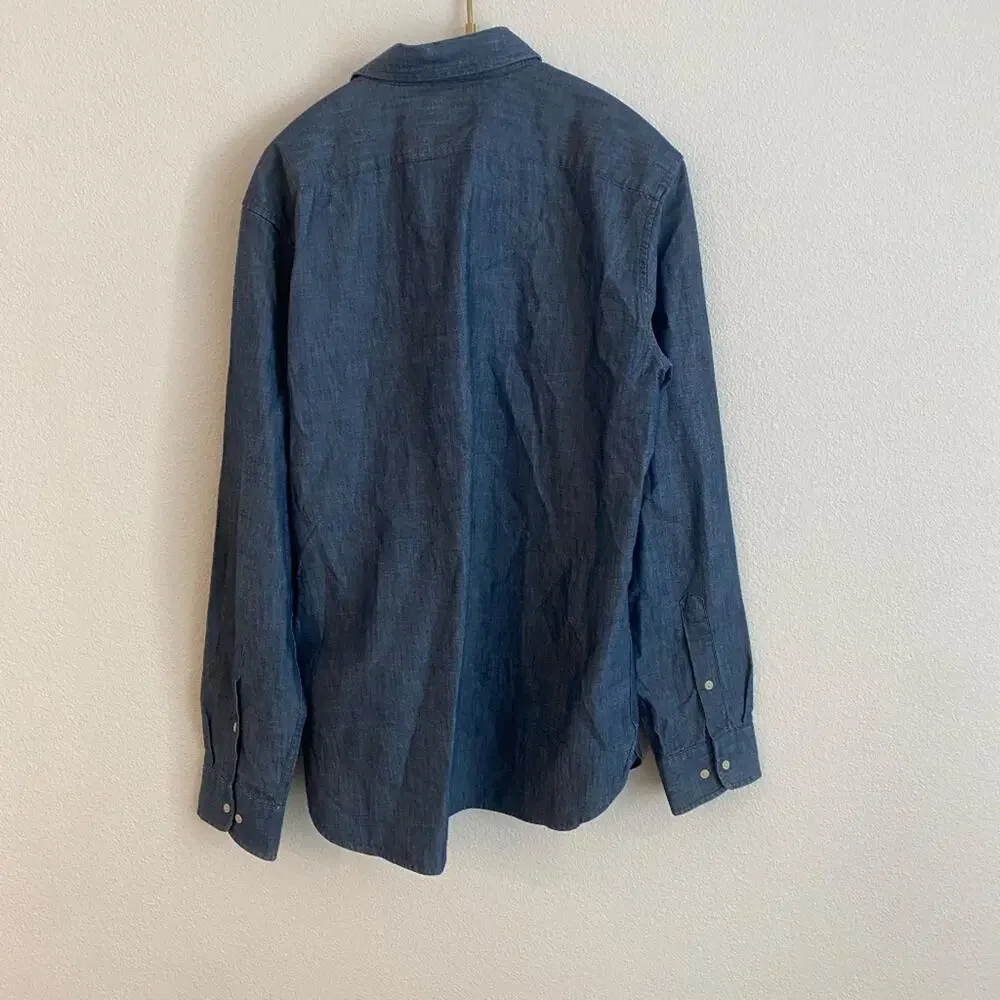 Banana Republic Men's Chambry Button Down - Large